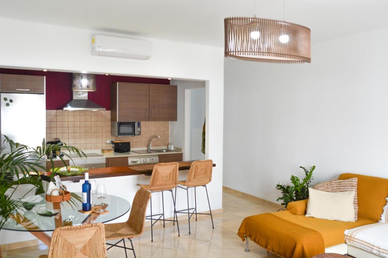 Apartamentos Mares De Lava - Puerto Del Carmen Puerto del Carmen  Eksteriør billede
